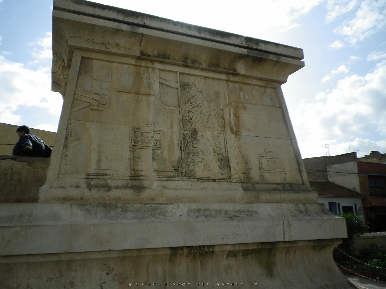 409 le socle du monument de la  statue des cheminots d'oran.JPG